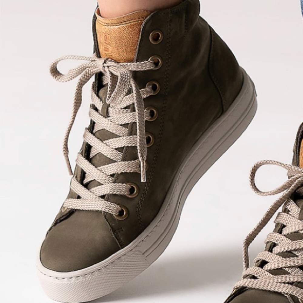 high top sneaker Green nubuk Leather.